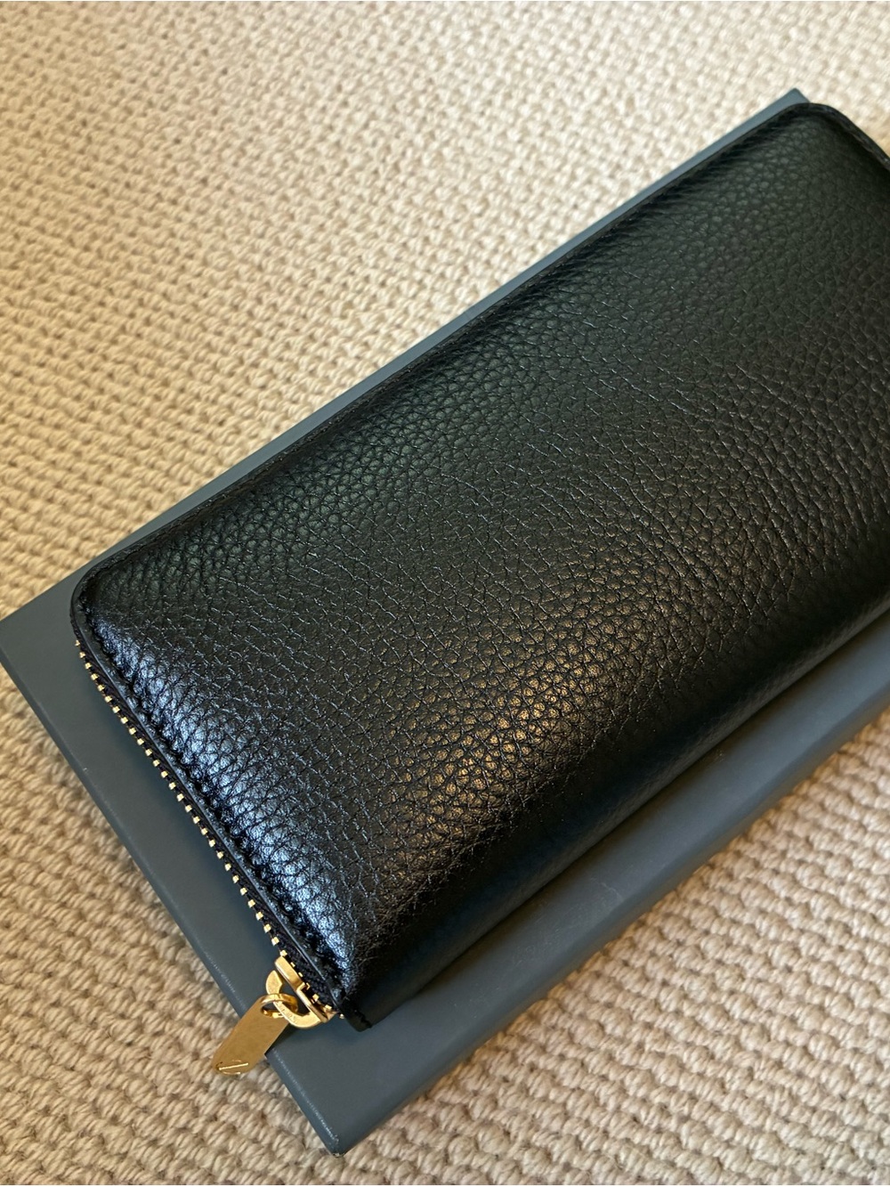 NWT Ecco Black Leather Zip Wallet with Gold Hardware